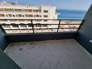 Spacious 1 bedroom apartment with direct sea view